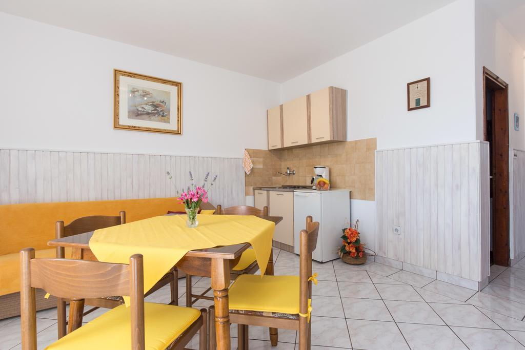 Apartment Milka Krk Town Extérieur photo
