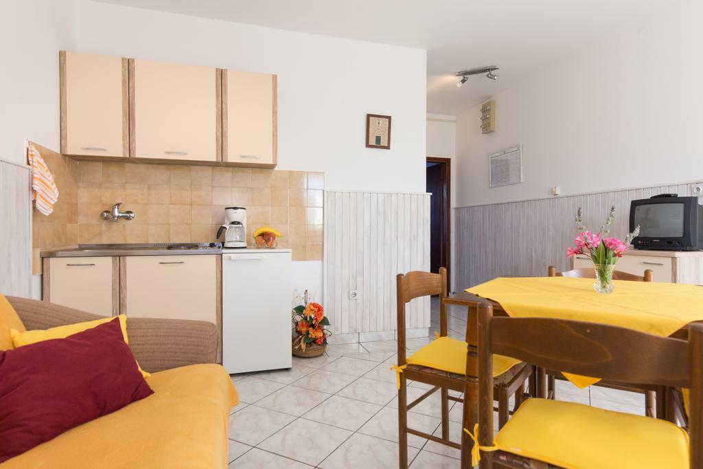 Apartment Milka Krk Town Extérieur photo